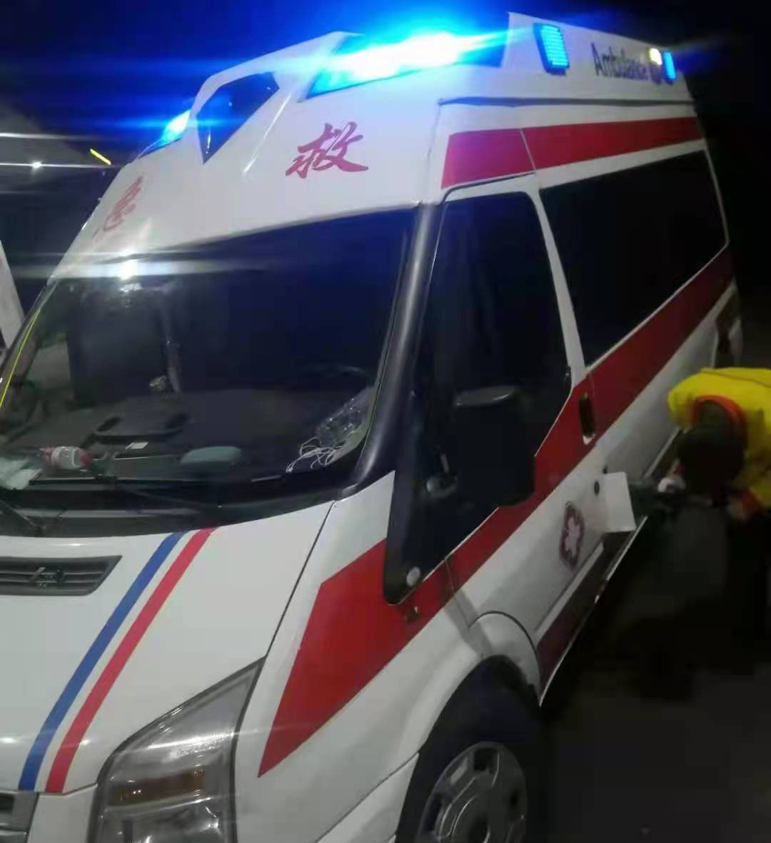 连州市专业救护车出租